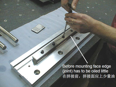 在拼接前，拼接面應(yīng)上少量油